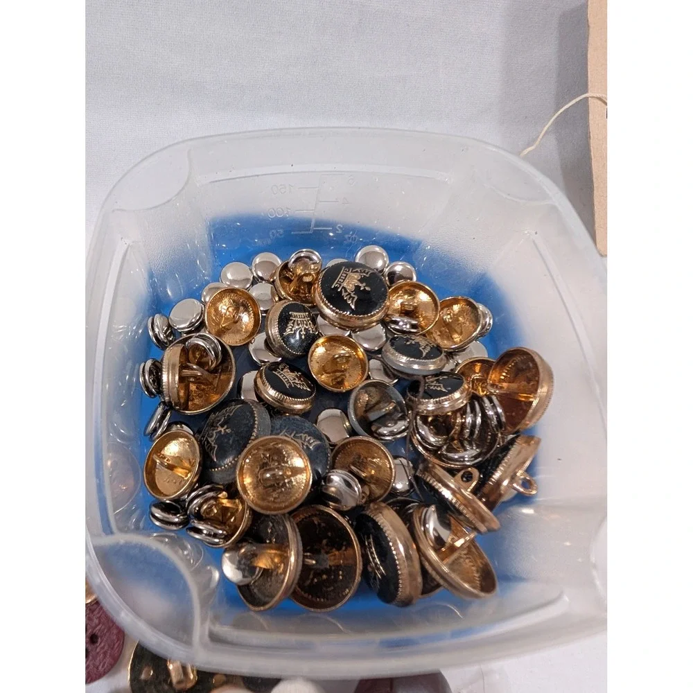 Huge Vintage Button Lot Mother of Pearl Metal Novelty Sewing Crafting Assorted